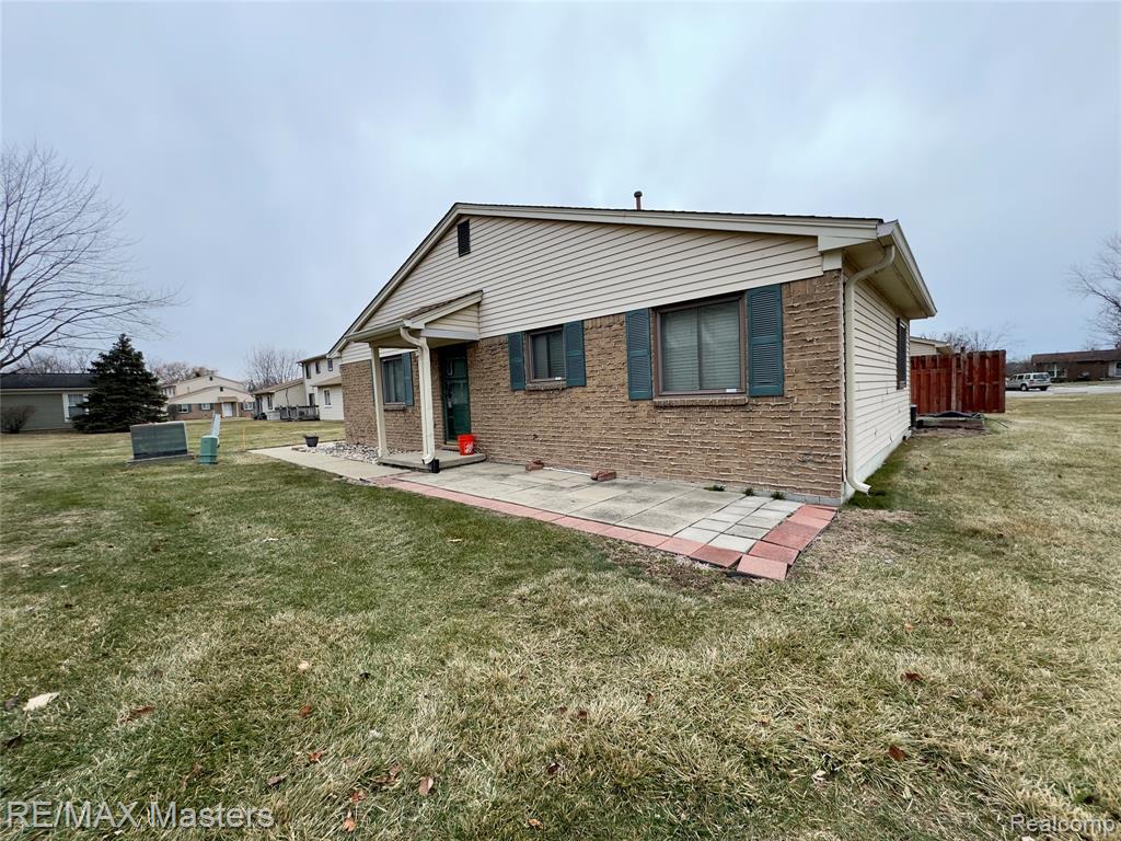20037 Village Green Court, Brownstown, MI 48183 — Photo 2