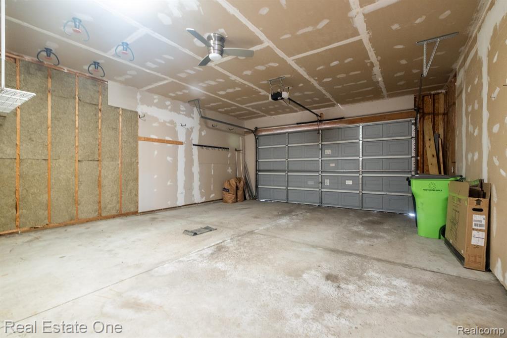 1092 CHESTNUT Lane, South Lyon, MI 48178 — Photo 54