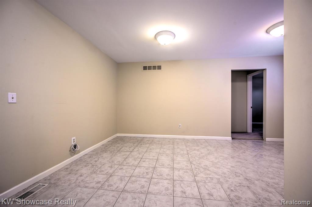 5806 KING JAMES, Waterford, MI 48327 — Photo 22