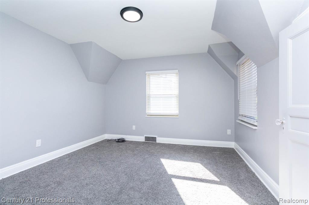 9357 Piedmont Street, Detroit, MI 48228 — Photo 28
