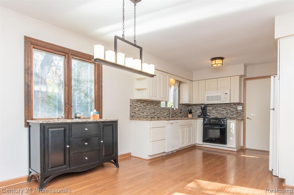 9117 Sussex Street, White Lake, MI — Photo 14