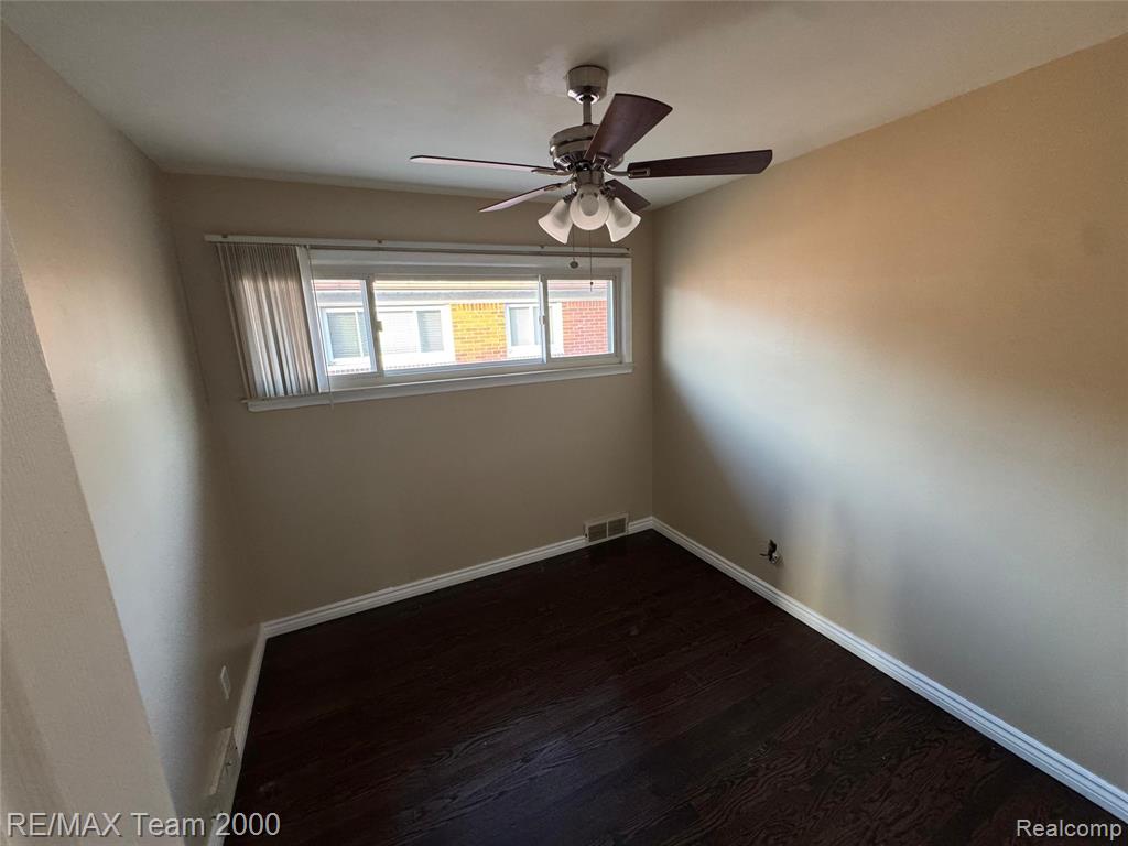 8401 Nightingale Street, Dearborn Heights, MI 48127 — Photo 6
