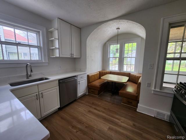 80 E Iroquois Road, Pontiac, MI 48341 — Photo 11