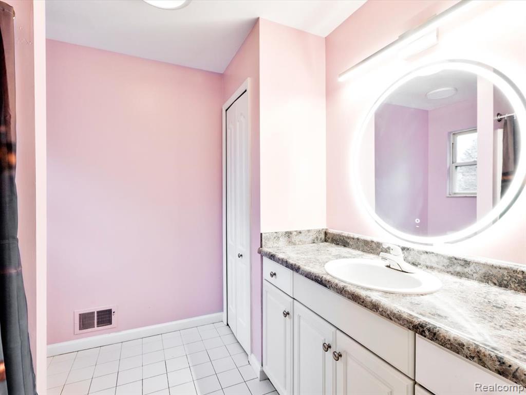 2125 S Delano Street, St. Clair, MI 48079 — Photo 18