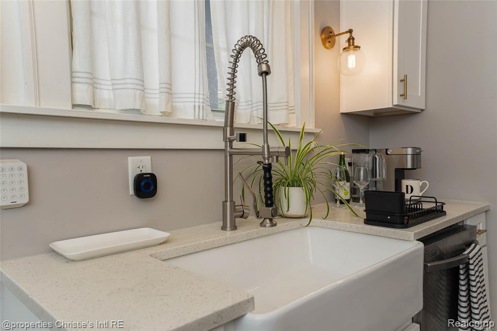 8604 La Salle Boulevard, Detroit, MI 48206 — Photo 29