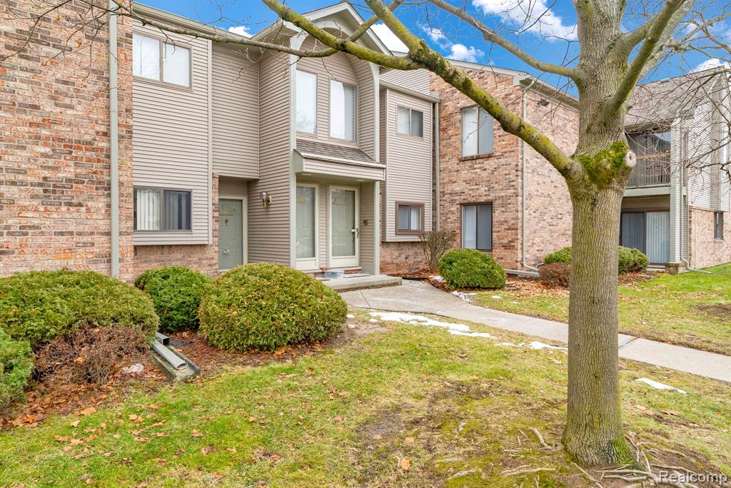 42764 Lilley Pointe Drive, Canton, MI 48187 — Photo 4