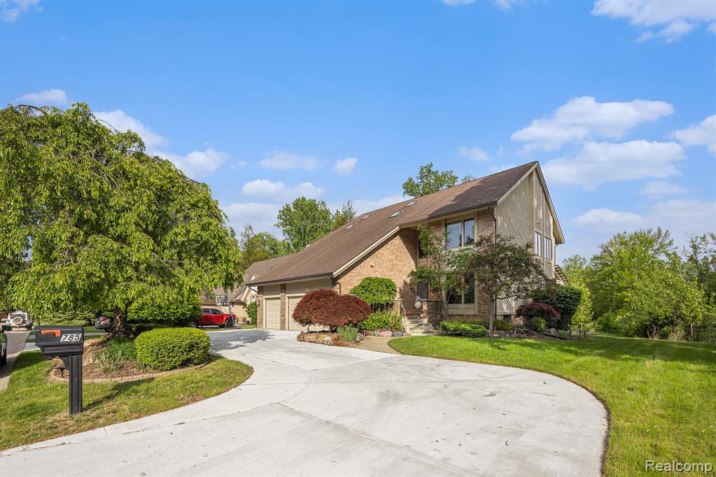 785 River Bend Drive, Rochester Hills, MI 48307 — Photo 2