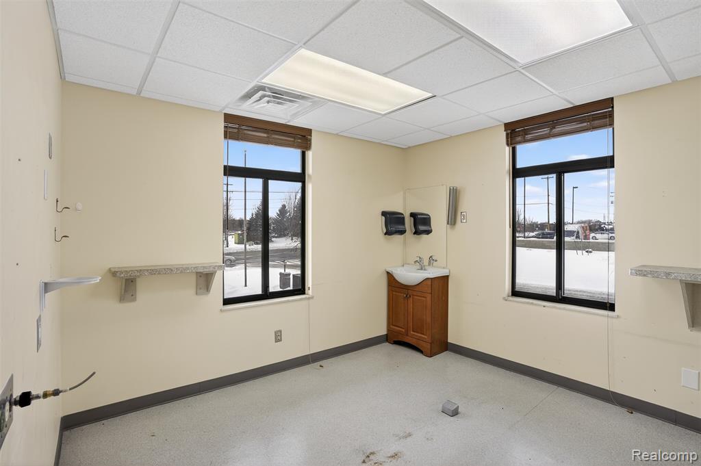 10683 S SAGINAW Street, Grand Blanc, MI 48439 — Photo 11