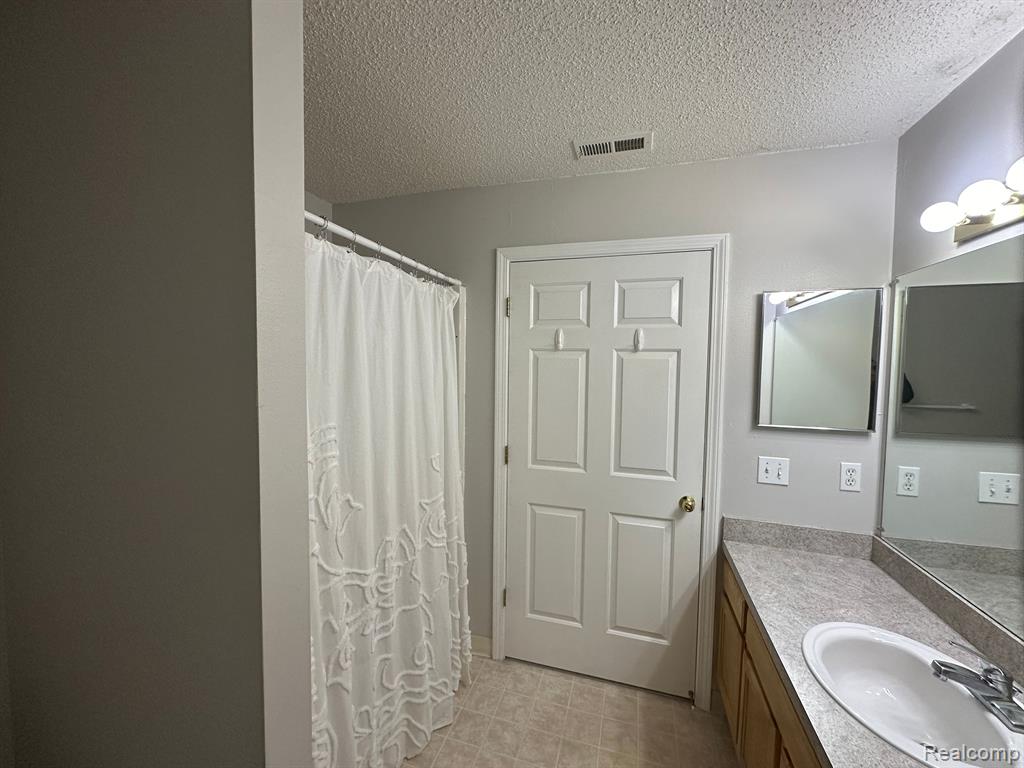 12101 PINEHURST Lane, Grand Blanc, MI 48439 — Photo 18