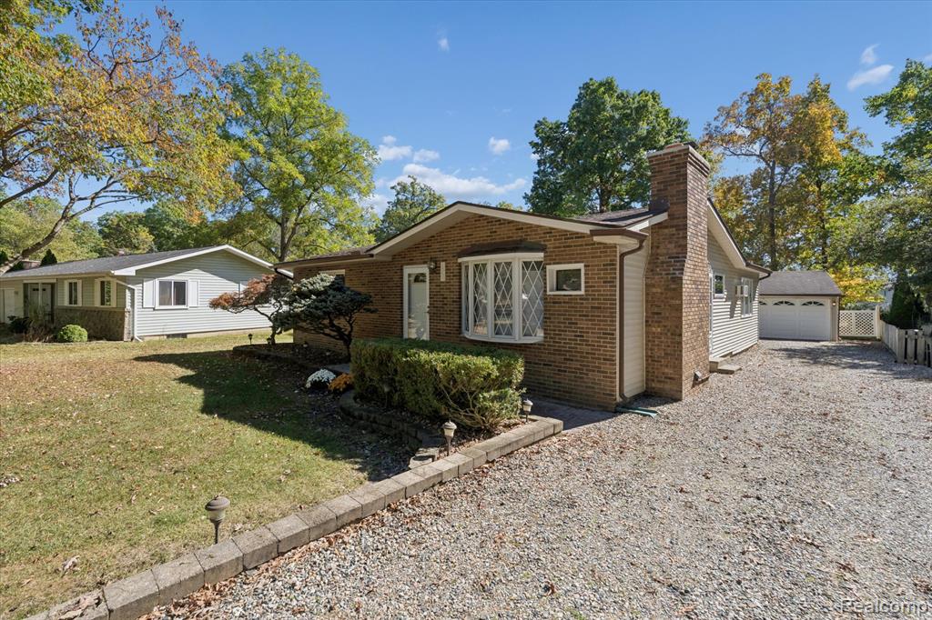 1560 Odette, Hartland, MI 48353 — Photo 4