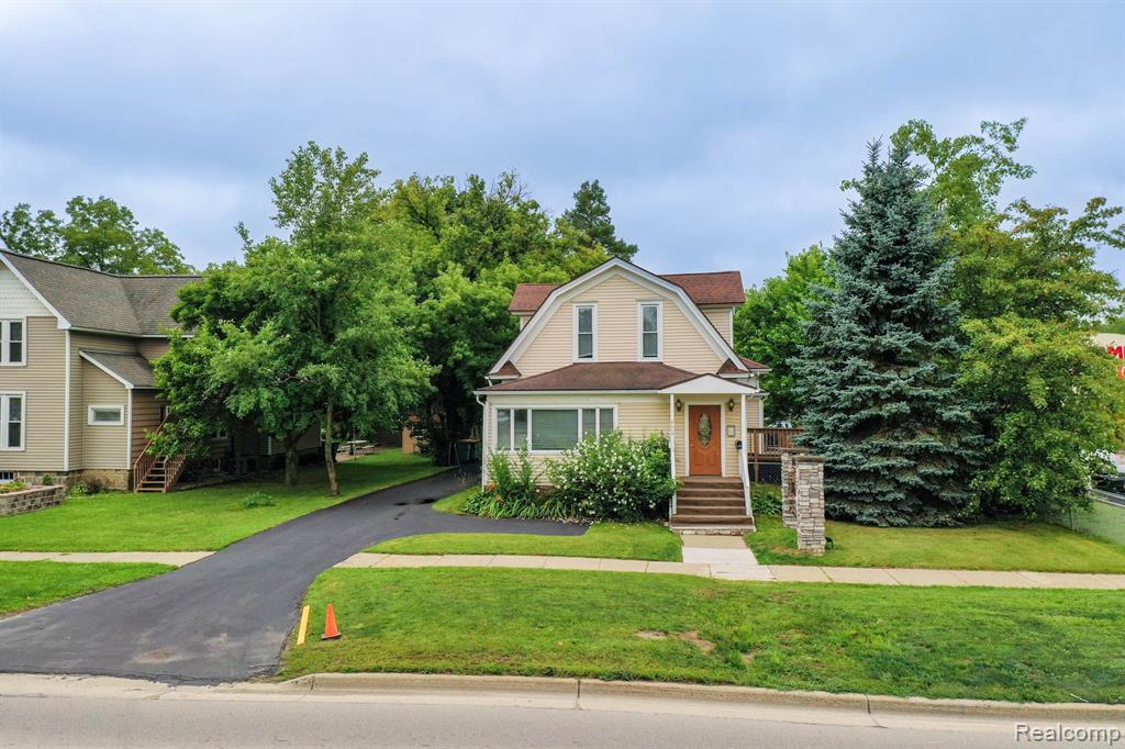 515 E GRAND RIVER Avenue, Howell, MI 48843 — Photo 2