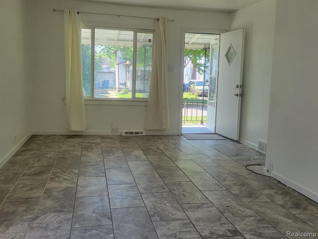7027 Chalmers Avenue, Warren, MI 48091 — Photo 5
