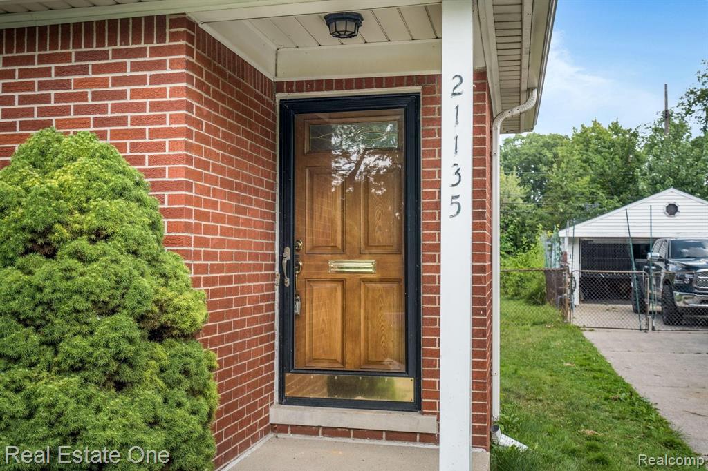 21135 LITTLESTONE Road, Harper Woods, MI 48225 — Photo 14