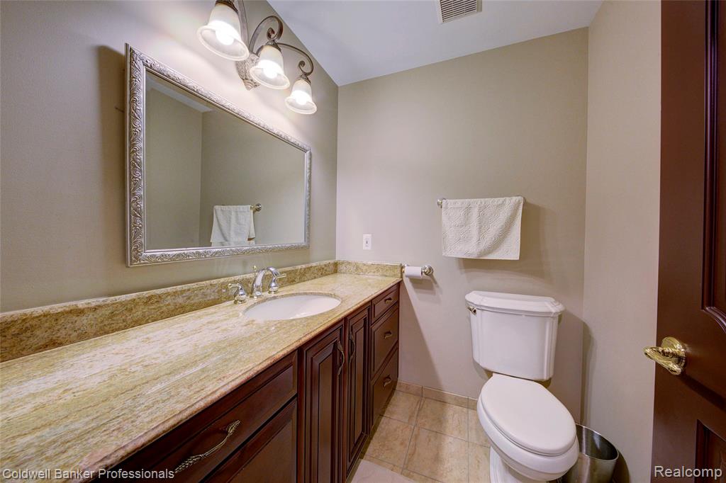 4546 Forest Edge Lane, West Bloomfield, MI 48323 — Photo 63