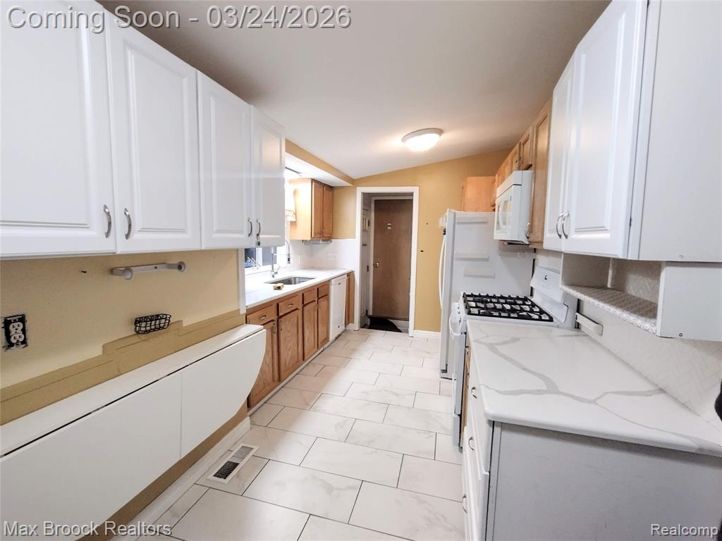 15151 Kenton Street, Oak Park, MI 48237 — Photo 13