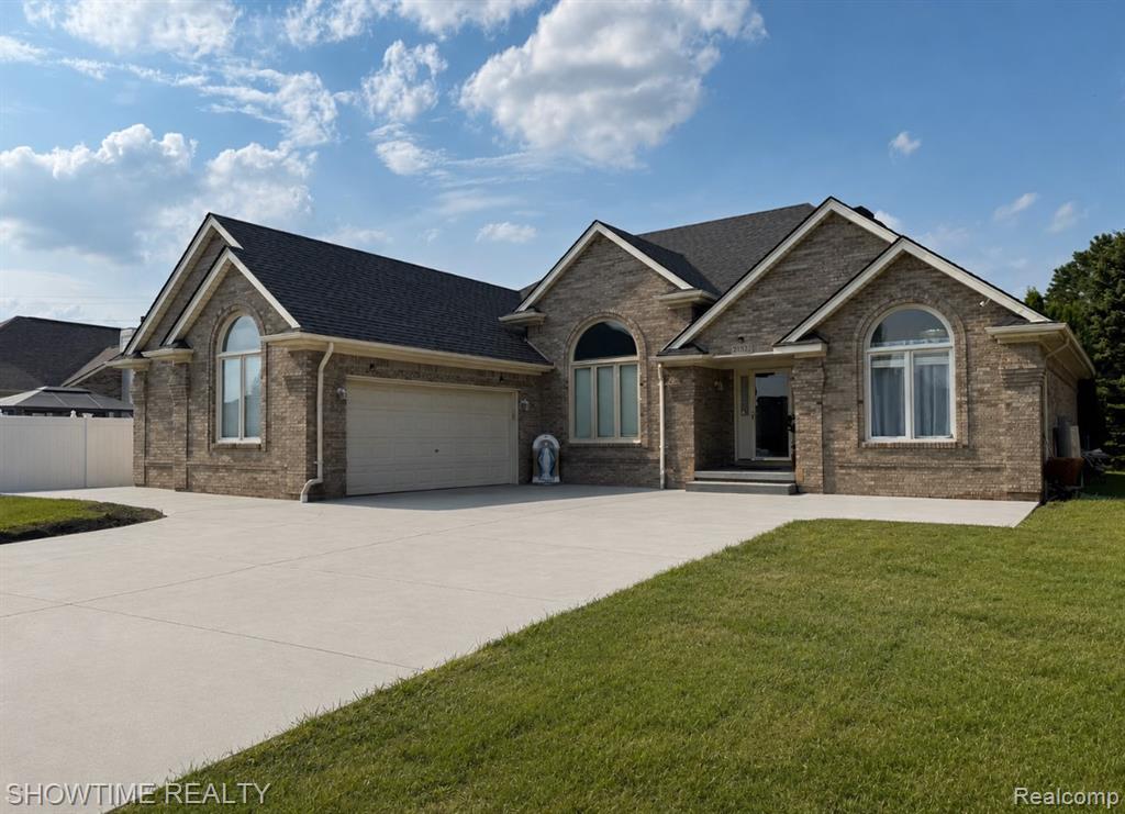 21523 Mackenzie Drive, Macomb, MI 48044 — Photo 2