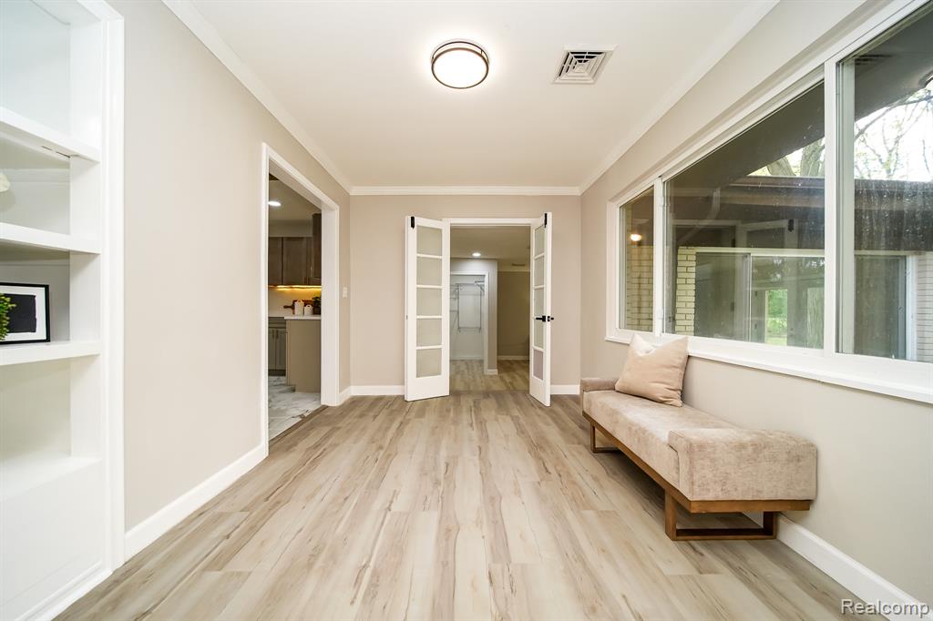 19041 Bungalow Drive, Lathrup Village, MI 48076 — Photo 19