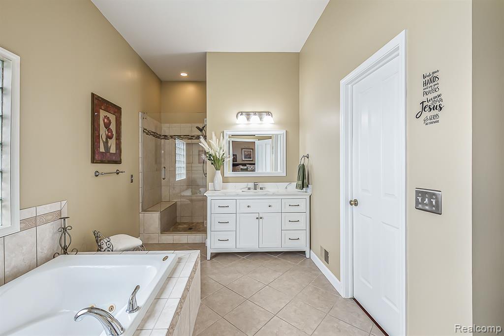 9730 TIOGA Trail N, Pinckney, MI 48169 — Photo 21
