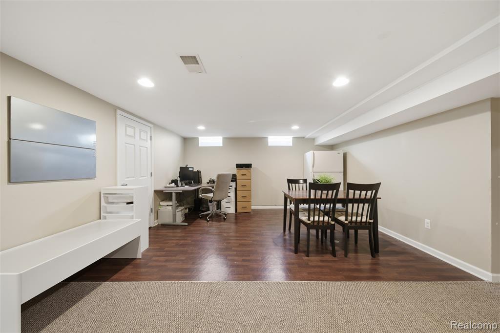4231 Chris Drive, Sterling Heights, MI 48310 — Photo 28