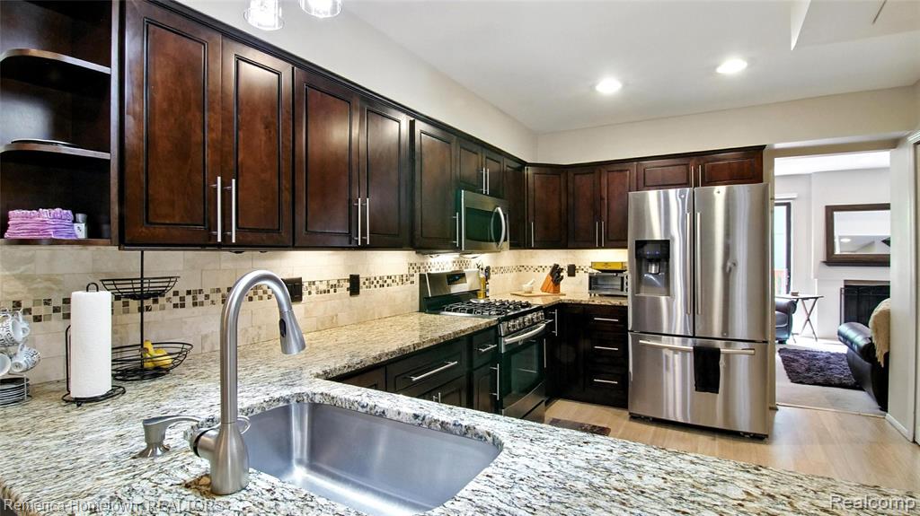 5200 Richard Run, West Bloomfield, MI — Photo 10