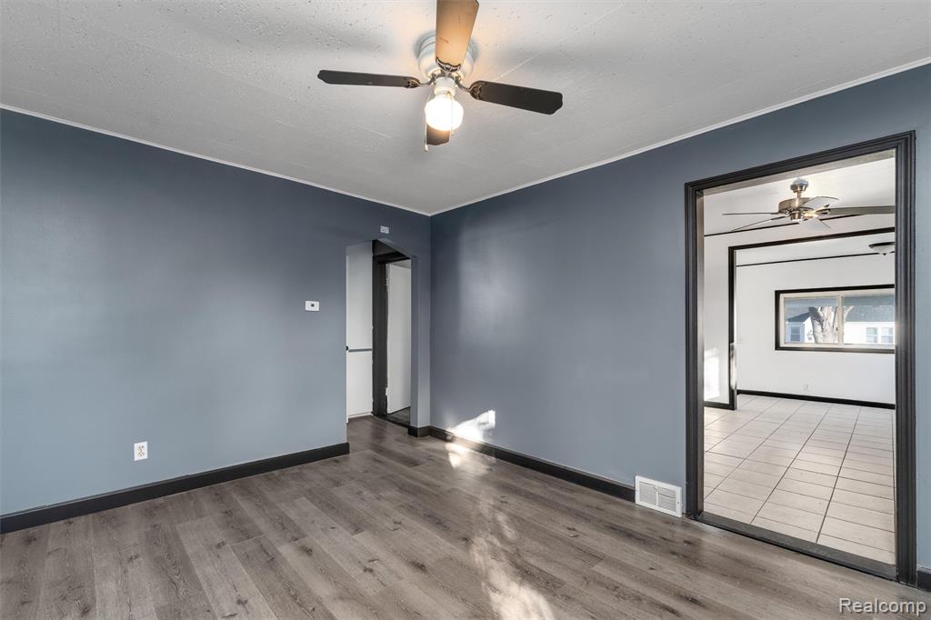 20462 Hollywood Street, Harper Woods, MI 48225 — Photo 5