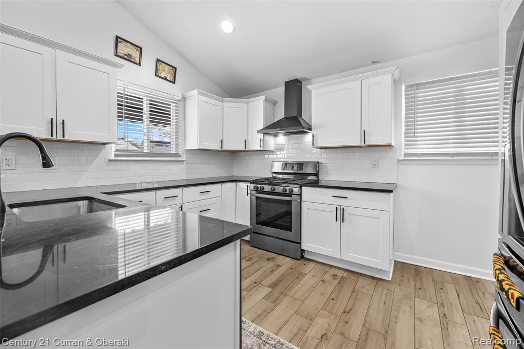 5955 N Silvery Lane, Dearborn Heights, MI 48127 — Photo 8