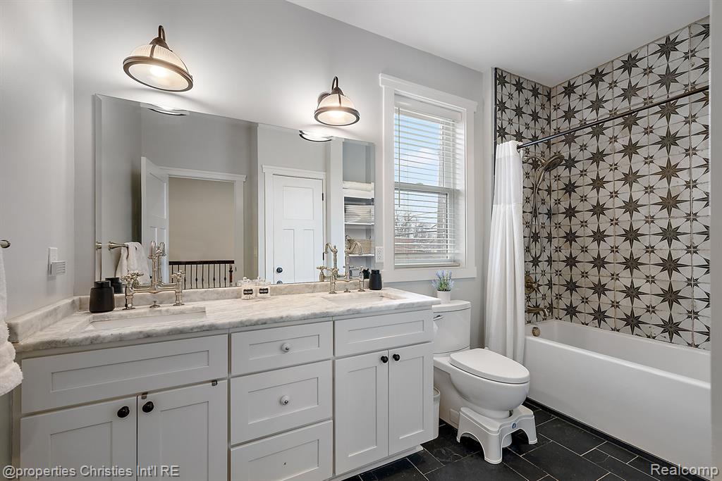 13103 KINGSTON Avenue, Huntington Woods, MI — Photo 33