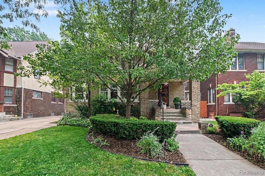 1485 Chicago Boulevard - Photo 2