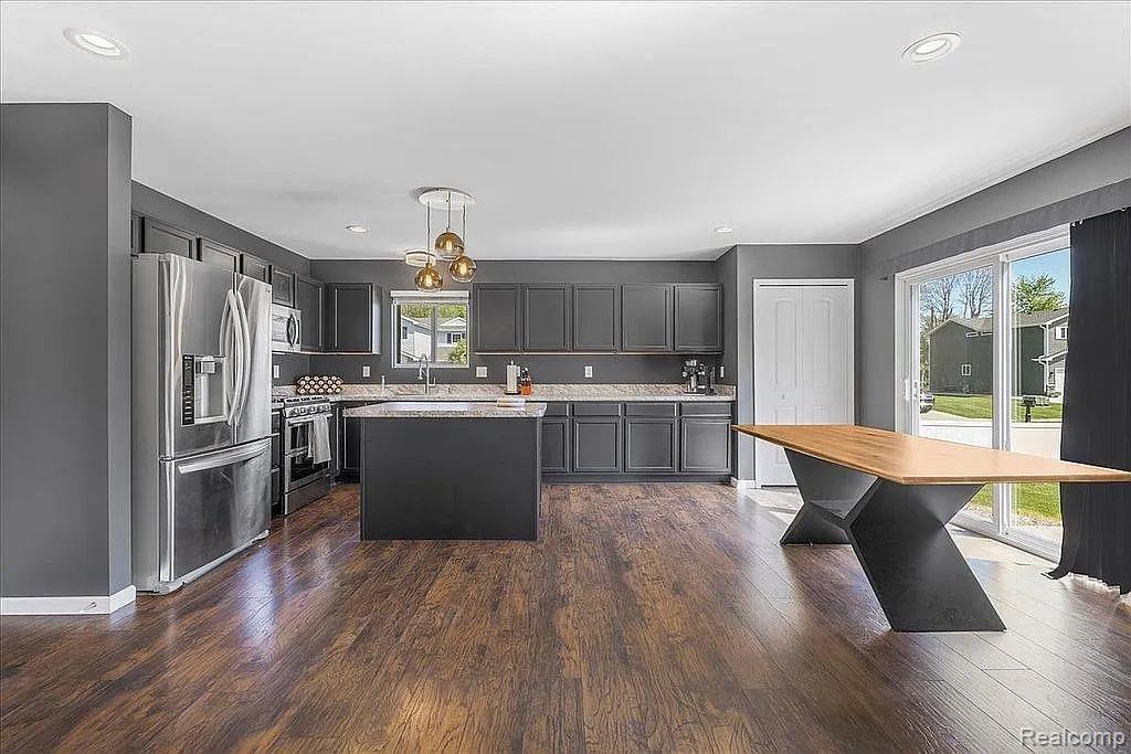 6576 SKYLAR Lane, Waterford, MI 48327 — Photo 12