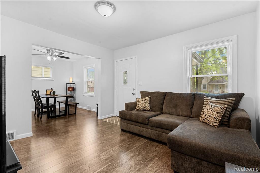 612 W Brockton Avenue, Madison Heights, MI 48071 — Photo 4