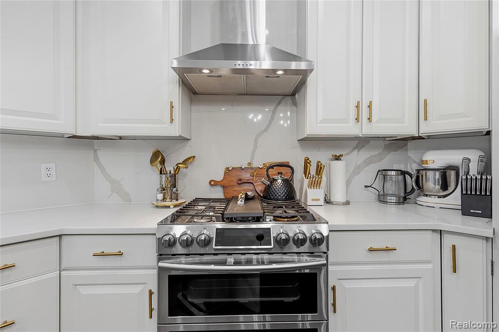 54126 Scarboro Way, Shelby Twp, MI 48316 — Photo 16