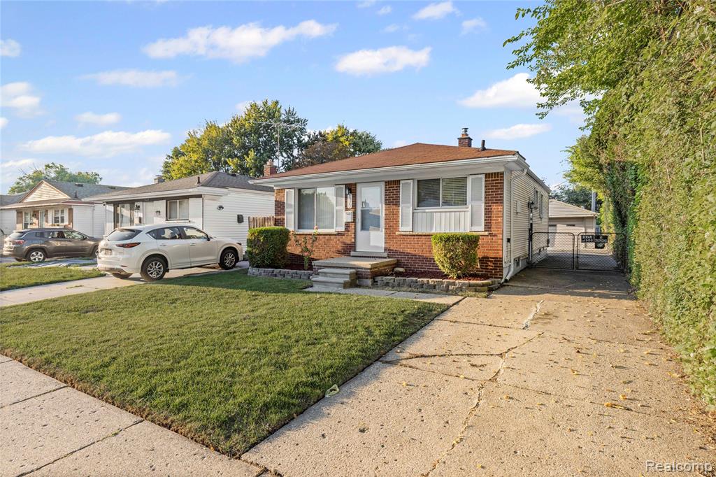 8475 Farnum Avenue, Warren, MI 48093 — front exterior