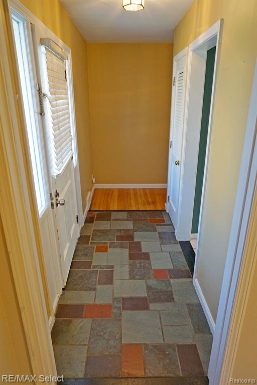 570 SHOREVIEW Drive, Waterford, MI 48328 — Photo 10