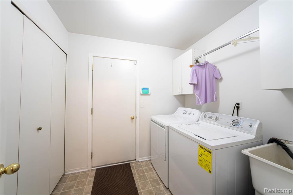 2090 Pleasant Drive, Commerce Twp, MI 48390 — Photo 7