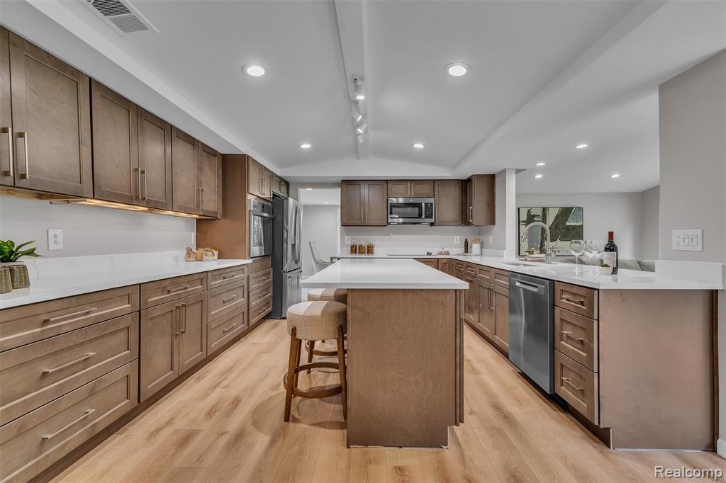 5310 Pond Bluff Drive, West Bloomfield, MI 48323 — Photo 33