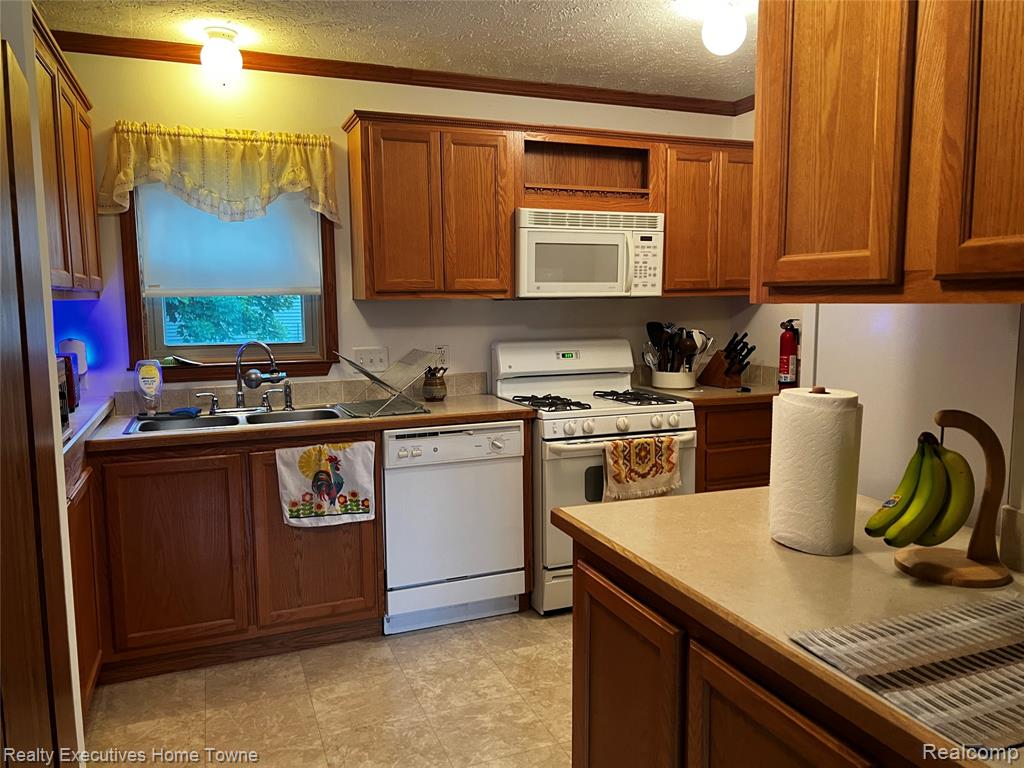 2304 Mark Street, 183, Croswell, MI 48422 — Photo 10