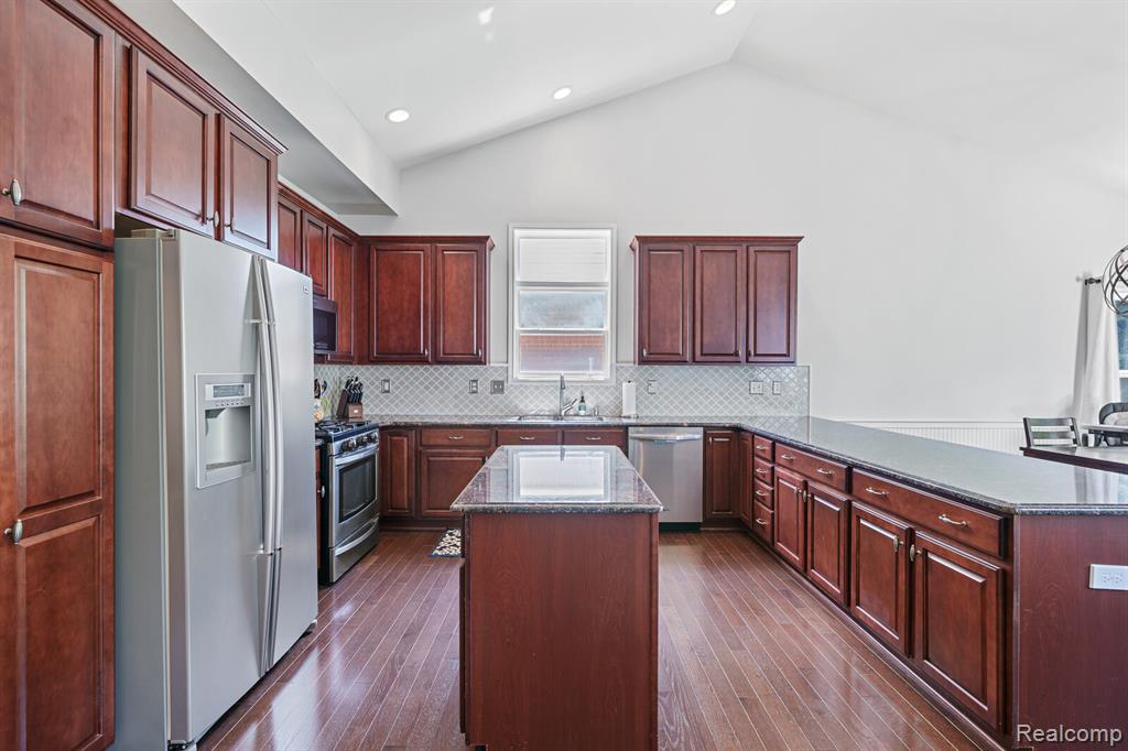 48073 Flatbush Circle, Macomb, MI 48042 — Photo 18