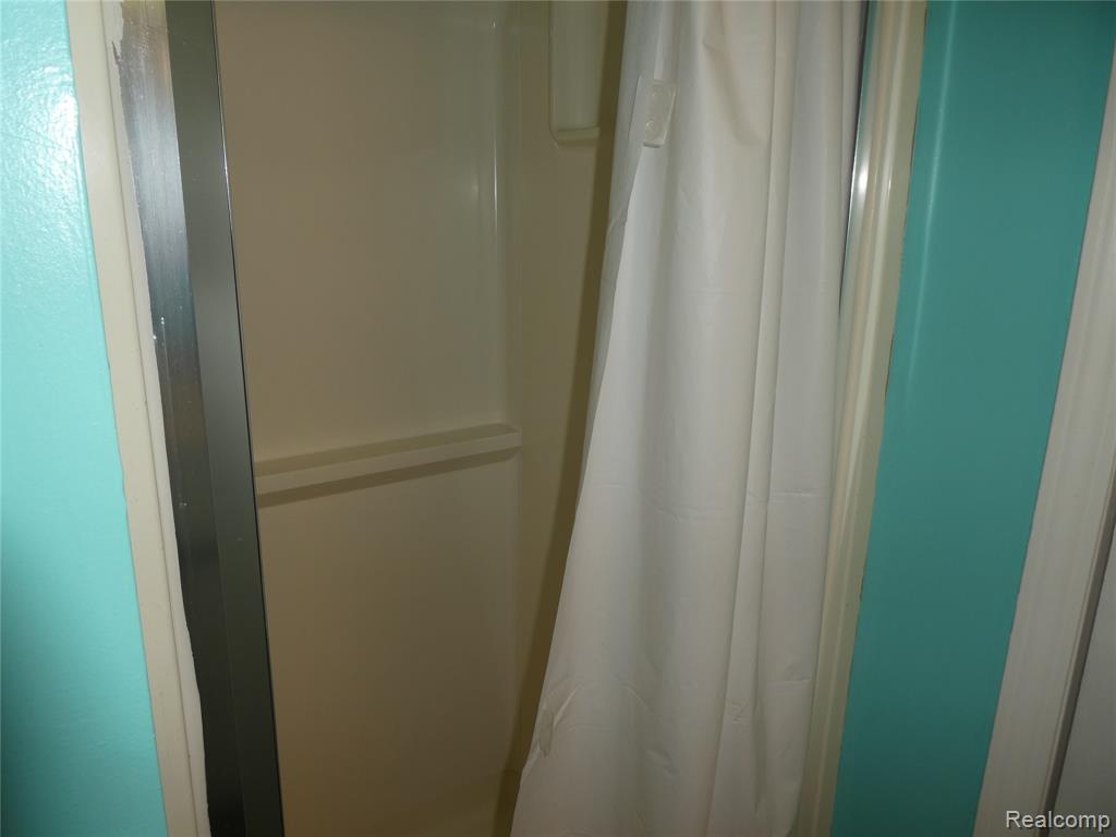 7482 Woodview Street, 4, Westland, MI — Photo 11