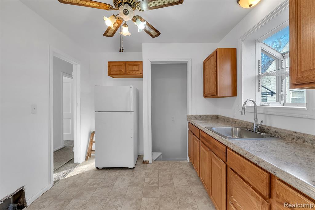6411 Greenview Avenue, Detroit, MI 48228 — Photo 11