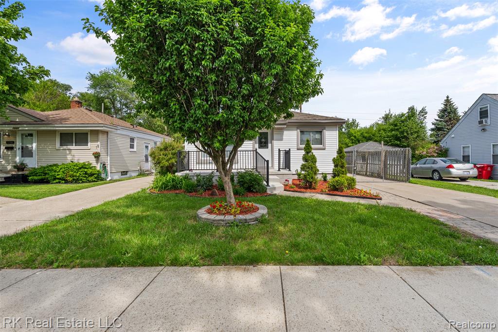 23290 Rosalind Avenue, Eastpointe, MI 48021 — Photo 2