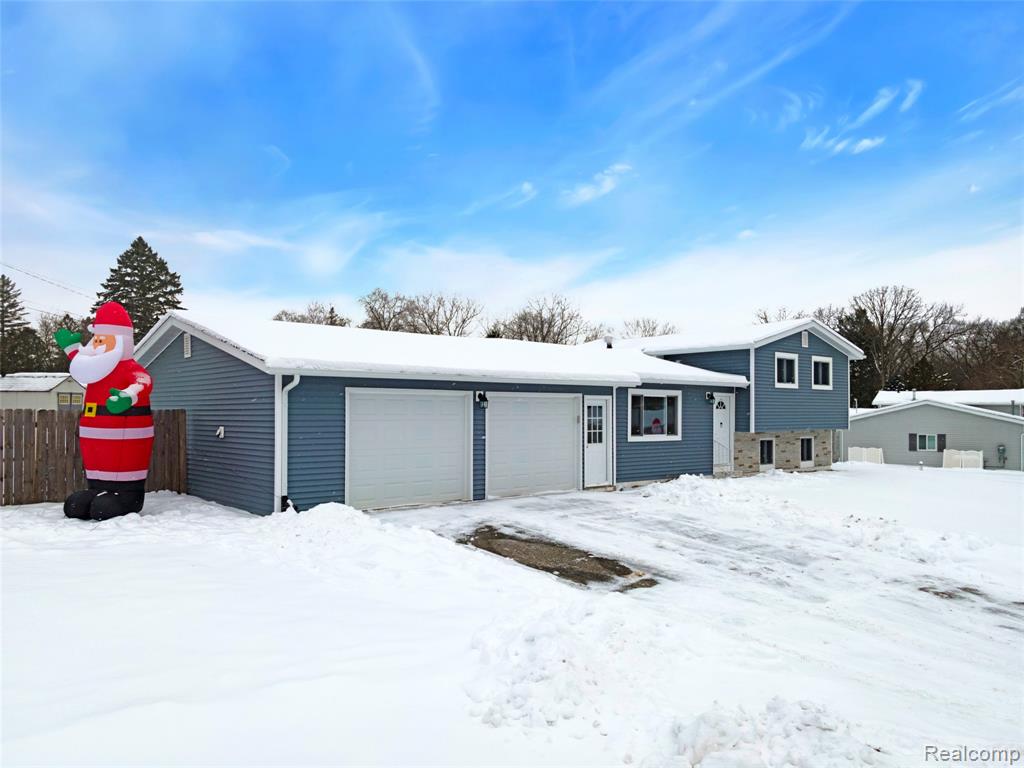 9488 Brookway Court, Goodrich Vlg, MI — Photo 3