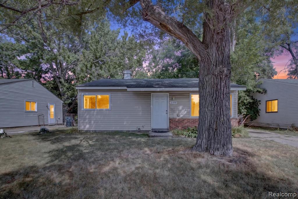 21910 Coolidge Hwy, Oak Park, MI 48237