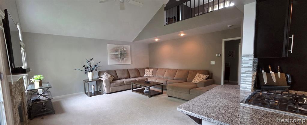 1004 Elmwood Drive - Photo 4
