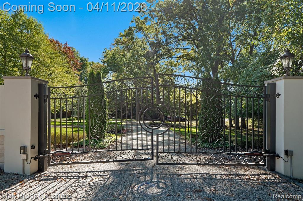 5190 Clarendon Crest Street, Bloomfield Hills, MI, 48302