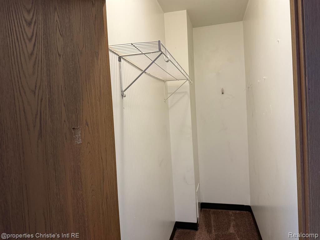 590 PARKVIEW Drive, Detroit, MI 48214 — Photo 17