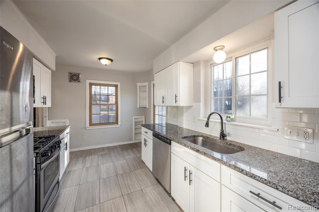 20701 Toles Lane, Grosse Pointe Woods, MI 48236 — Photo 3