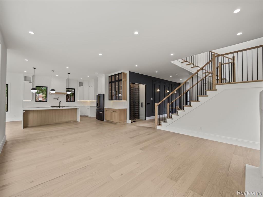 706 W HOUSTONIA Avenue, Royal Oak, MI 48073 — Photo 4