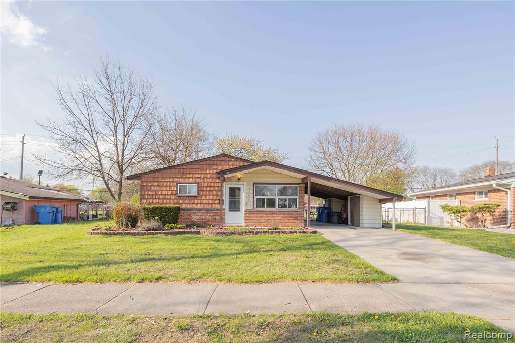 23300 N Brookside Drive, Dearborn Heights, MI 48125 — Photo 24