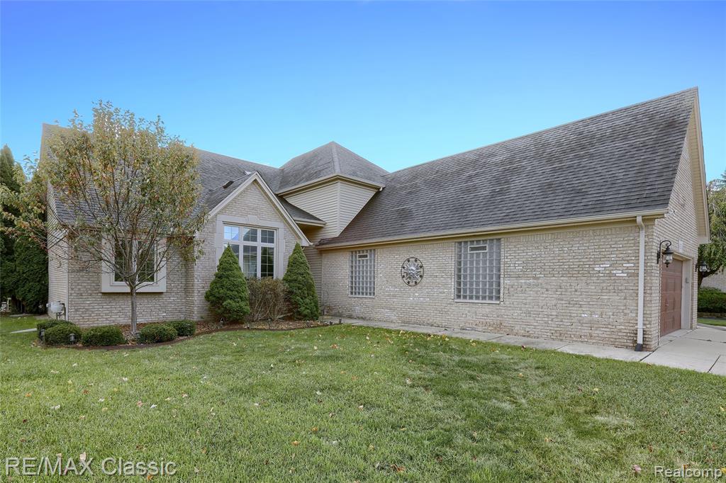 43274 Hillsboro Drive, Clinton Twp, MI 48038 — Photo 2