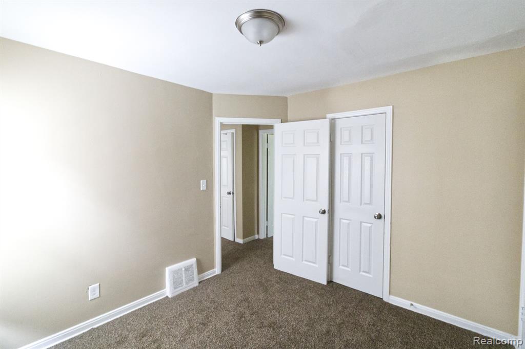 8095 NORTHLAWN Street, Detroit, MI 48204 — Photo 9